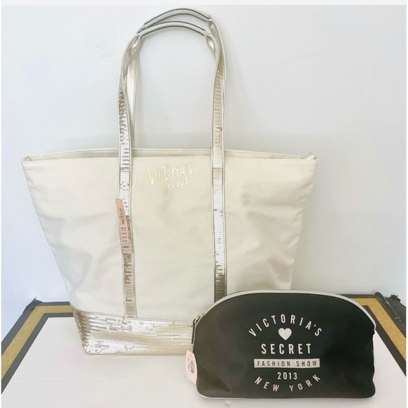 NWT bundle Victoria Secret tote bag and cosmetic bag - Picture 1 of 16